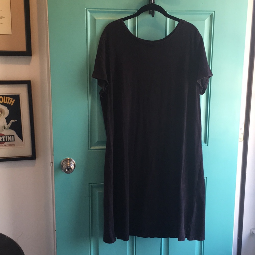 BLACK T-SHIRT DRESS
